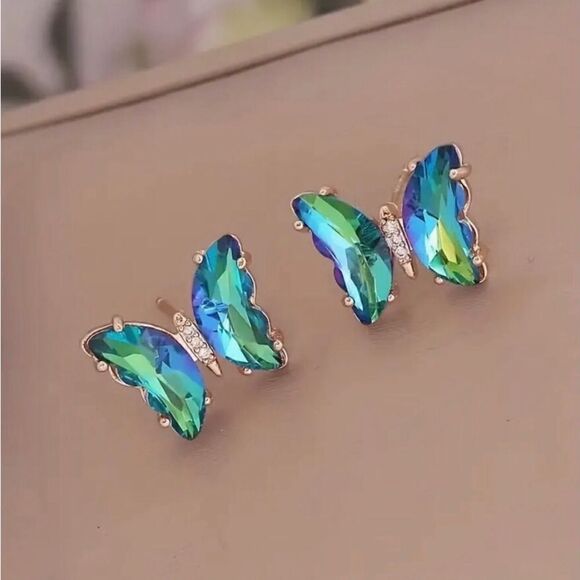 🦋 Betsey Johnson sparkling crystal butterfly earrings 🦋 - Picture 4 of 6